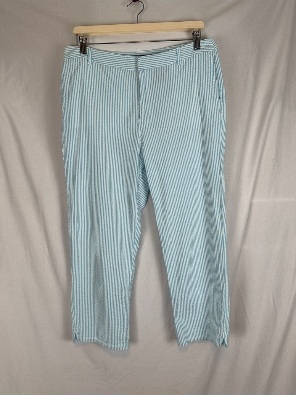 Women's Crazy Horse Light Blue Seersucker Stretch Capri Pants Size 12